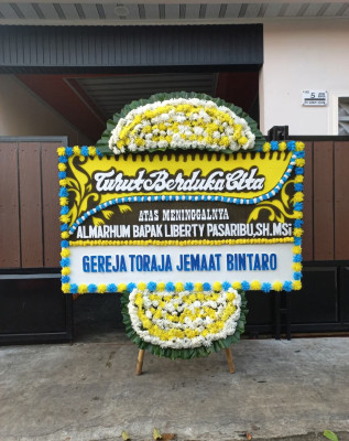 Papan Bunga Duka di Paniai Timur